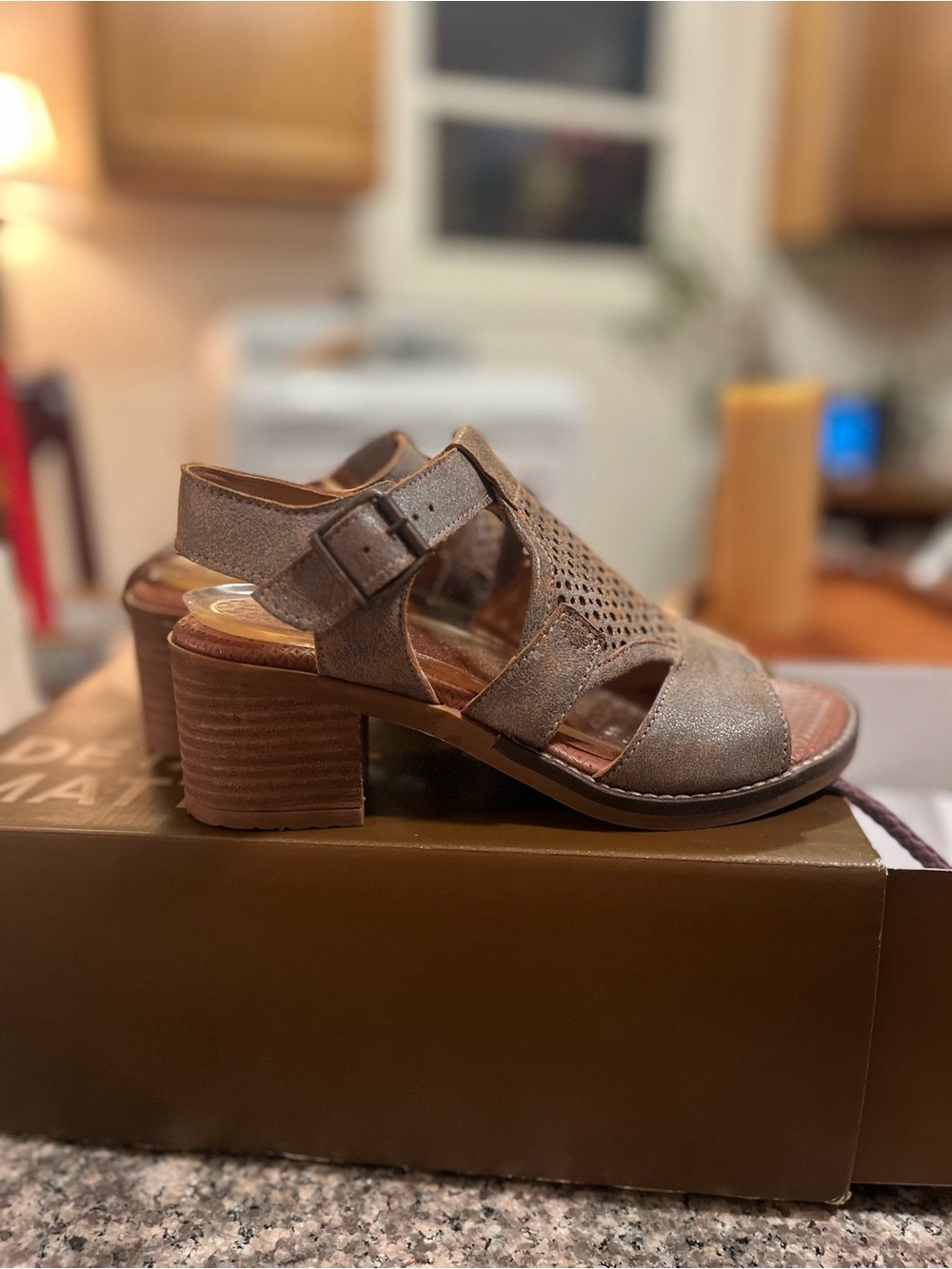 Casta Chloe Women’s Leather Taupe Block Heel Sandal Size 37